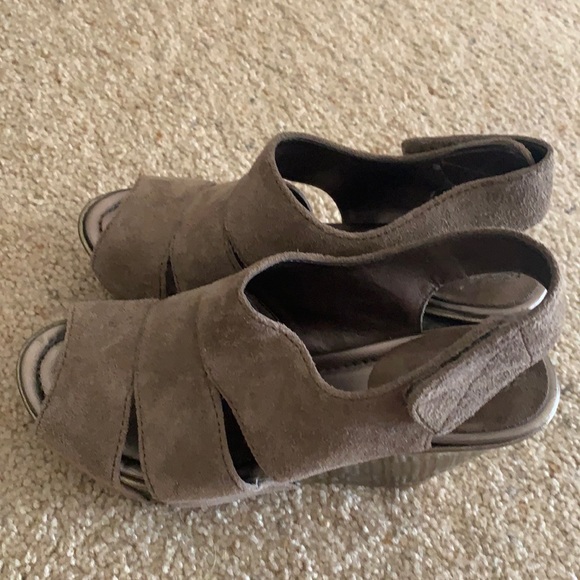 WOMENS KENNETH COLE REACTION HEEL - Picture 1 of 3